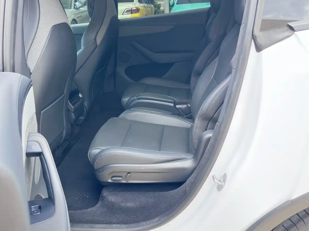Tesla Model Y L 2026 2025 Facelift Long Range AWD