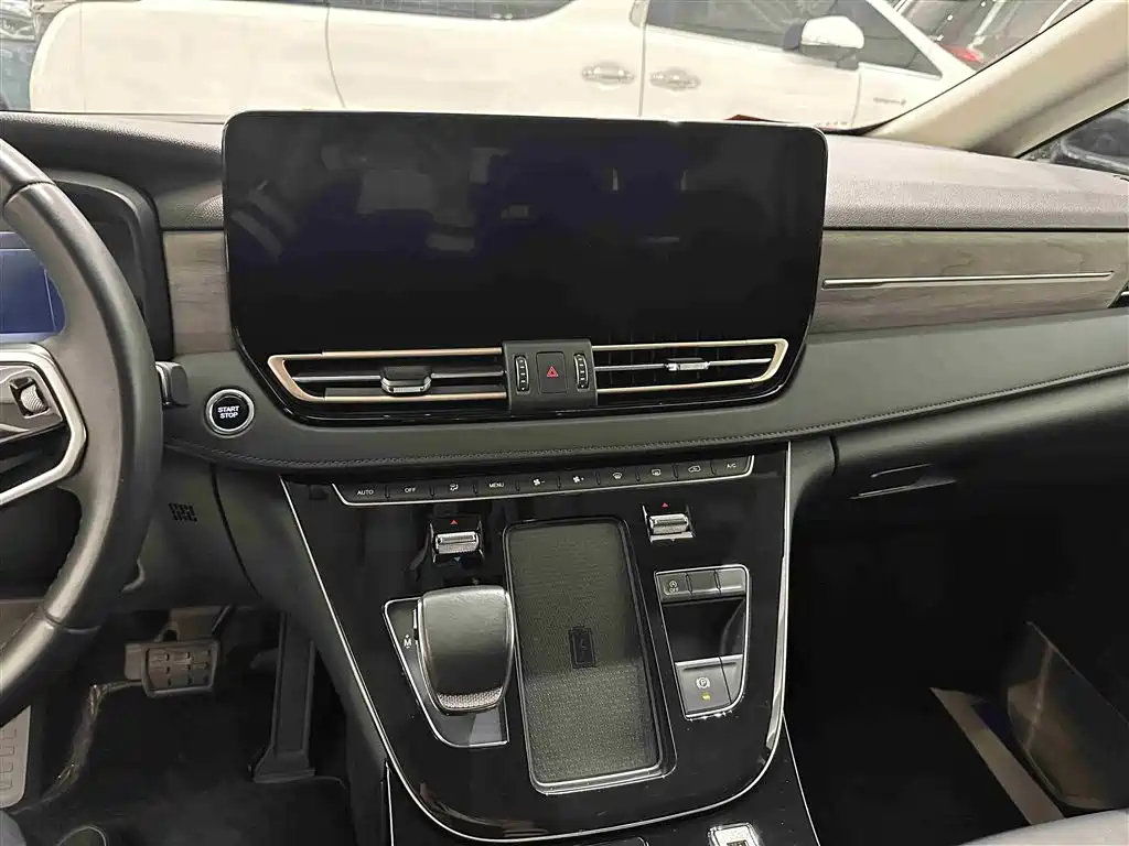 Hongqi HQ9 2023 2.0T Smart Connect Flag Rhyme Edition фото 9