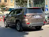 Photo 4 - Jeep Grand Commander