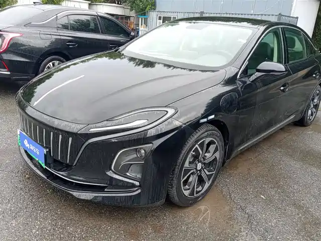 Hongqi E-QM5 2021 Charging Flag Joy Edition