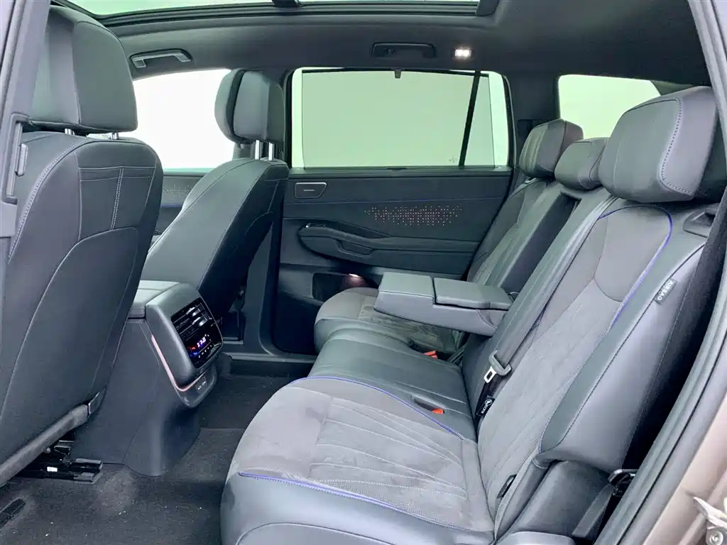 Volkswagen Teramont 2025 Teramont Pro 450TSI 4WD Summit Edition фото 12