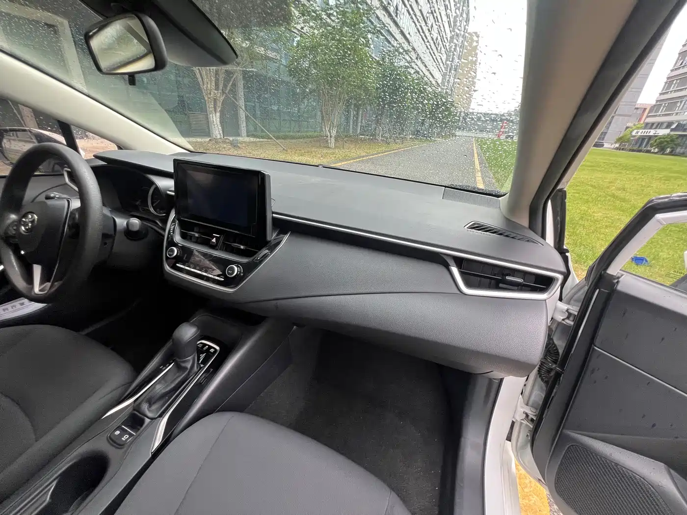 Toyota Corolla 2021 Hybrid 1.8L E-CVT Pioneer Edition фото 10