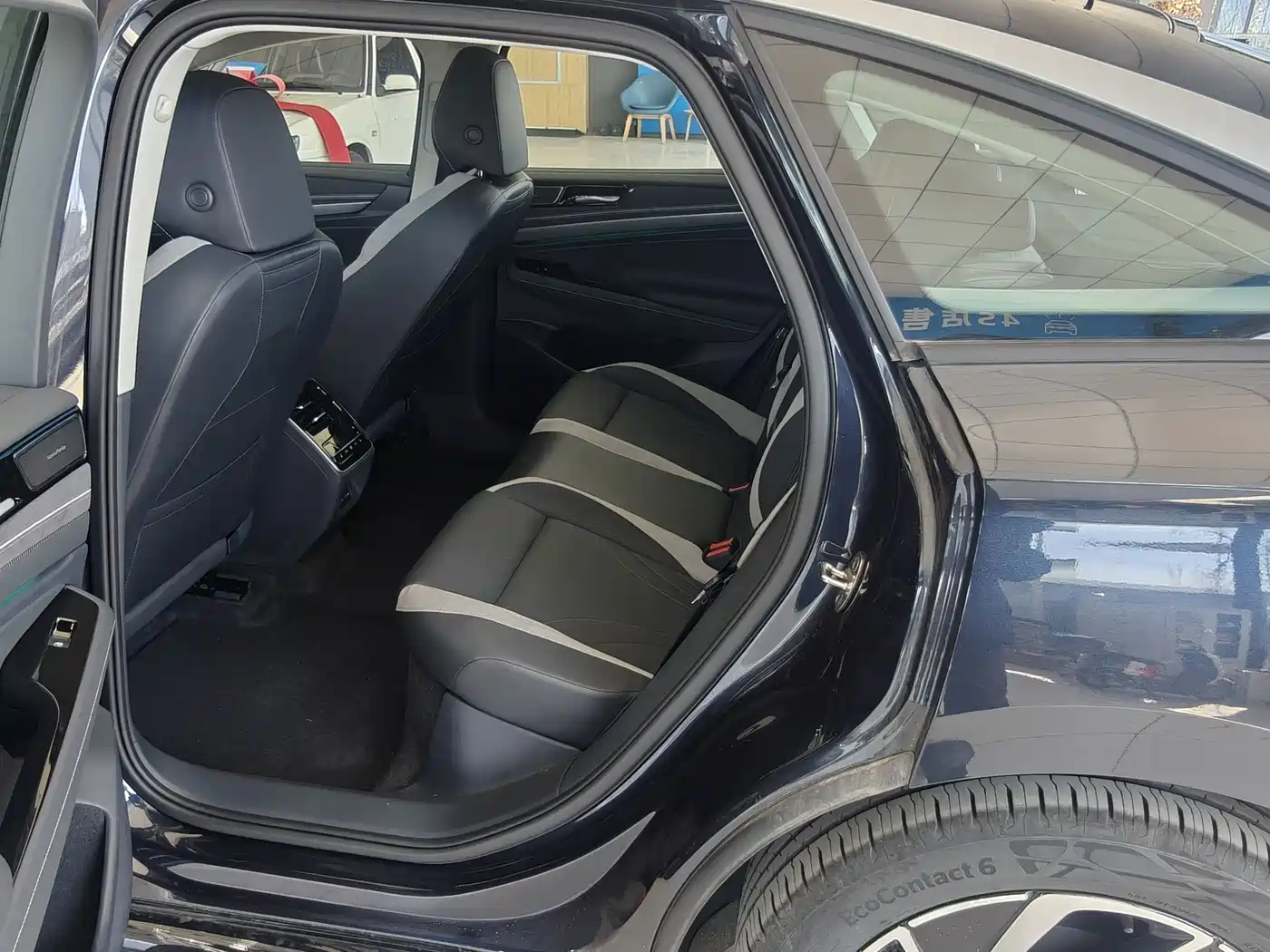 VOLKSWAGEN ID.7 VIZZION