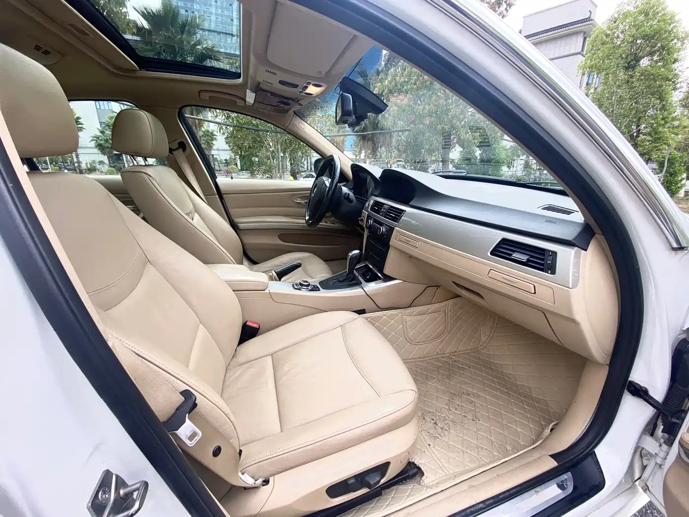 BMW 3 Series 2011 320i Luxury фото 12