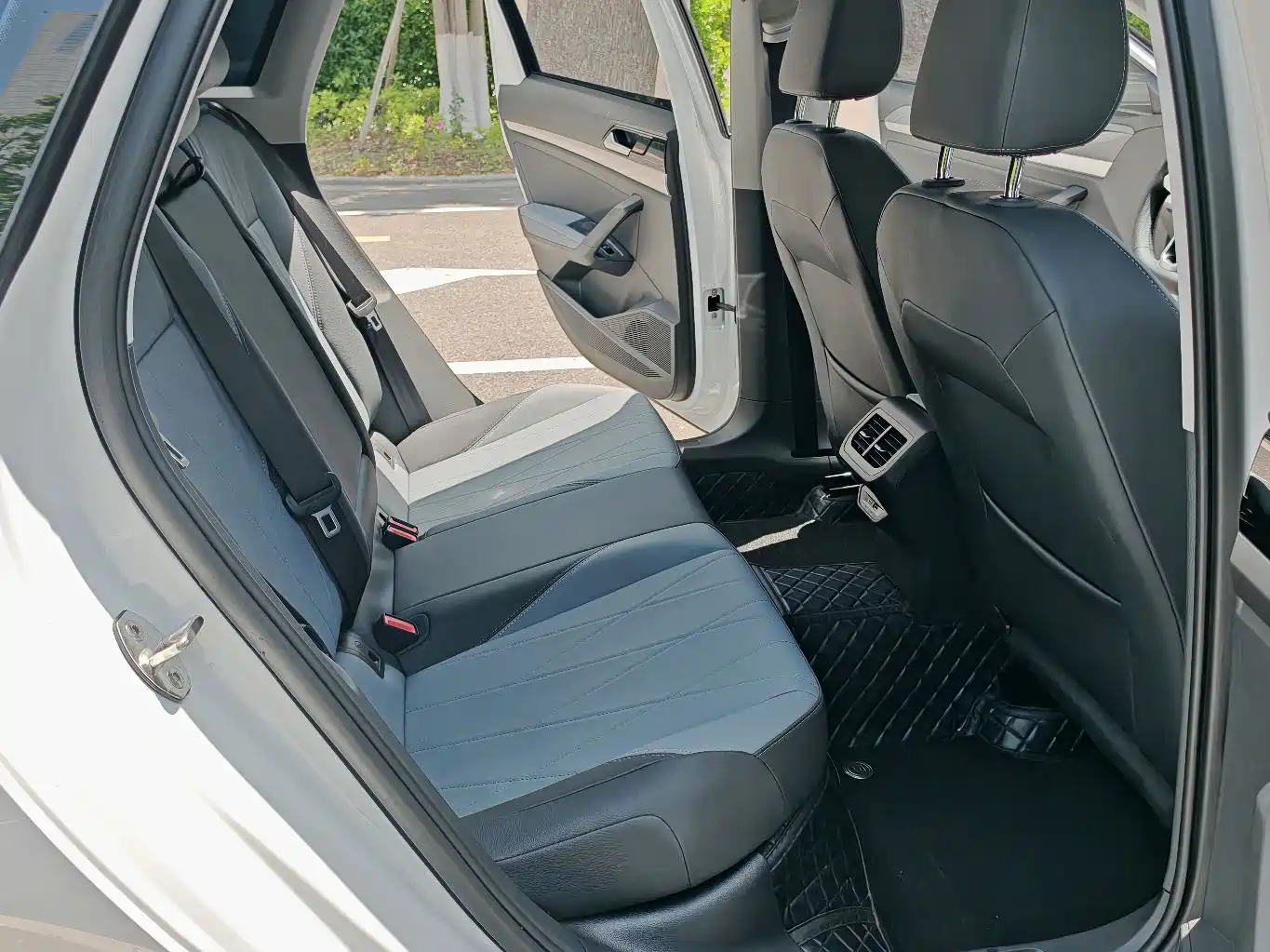 Volkswagen Lavida 2024 Model 1.5L Automatic Starlight 5 Million Edition фото 12
