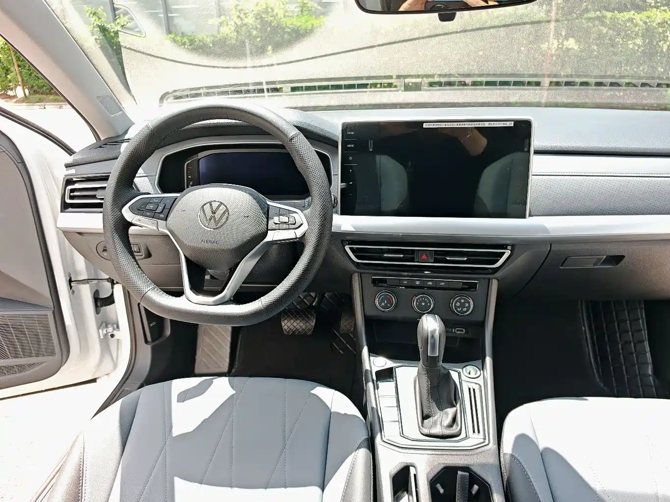 Volkswagen Lavida 2024 Model 1.5L Automatic Starlight 5 Million Edition фото 7