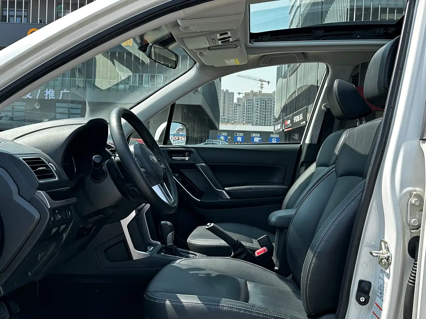 Subaru Forester 2016 2.5i Luxury Navigation Edition фото 8