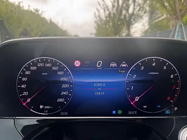 Mercedes-Benz E-Class 2024 Model E 300 L Luxury — фото 3