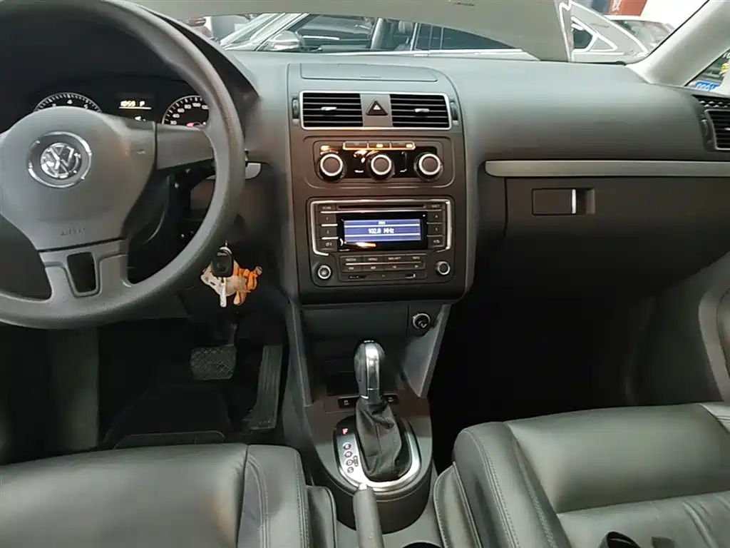 Volkswagen Touran 2015 1.4T DSG Comfort Edition 5-seater фото 13