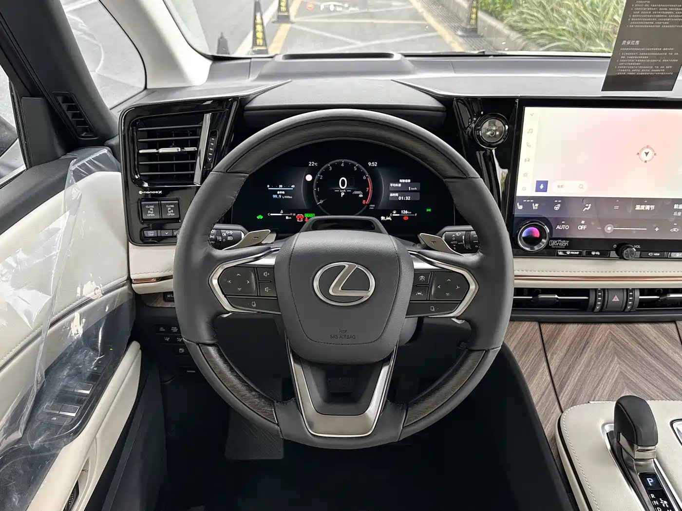 Lexus LM 2025 Model 500h Six-Seater Prestige Edition фото 9