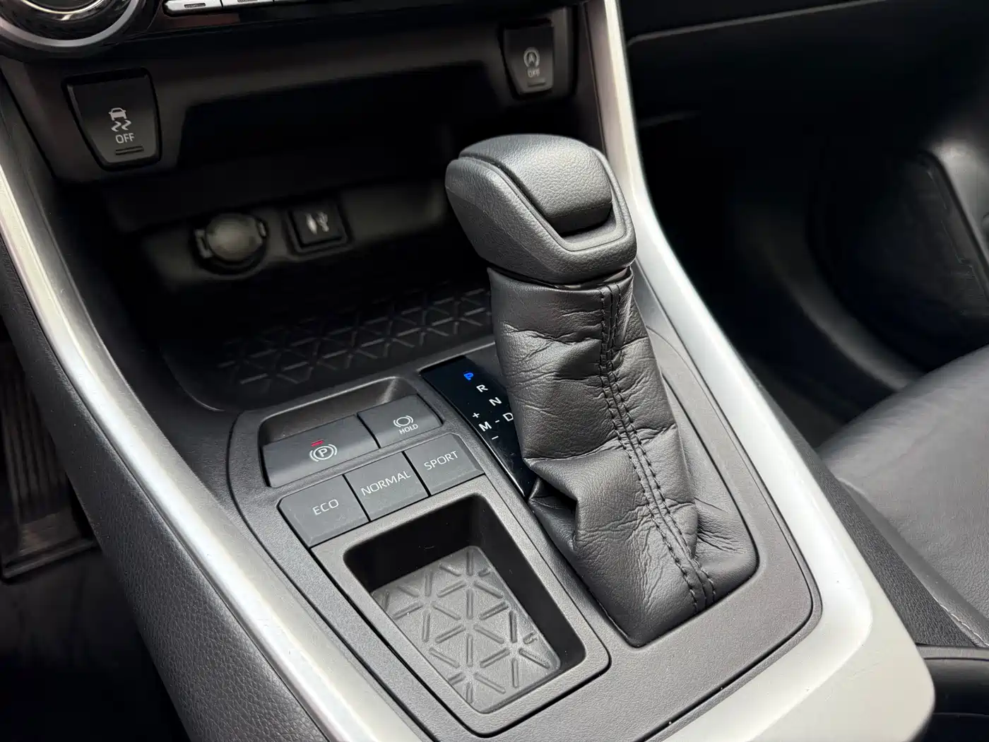 Toyota Wildlander 2021 2.0L CVT 2WD Luxury Edition фото 14