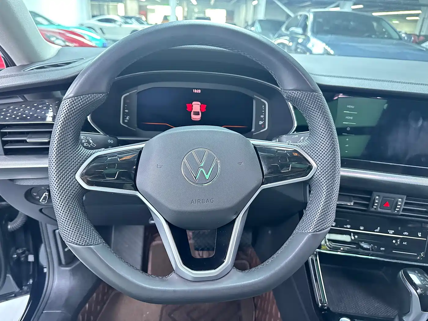 Volkswagen Passat 2024 380TSI Luxury фото 6