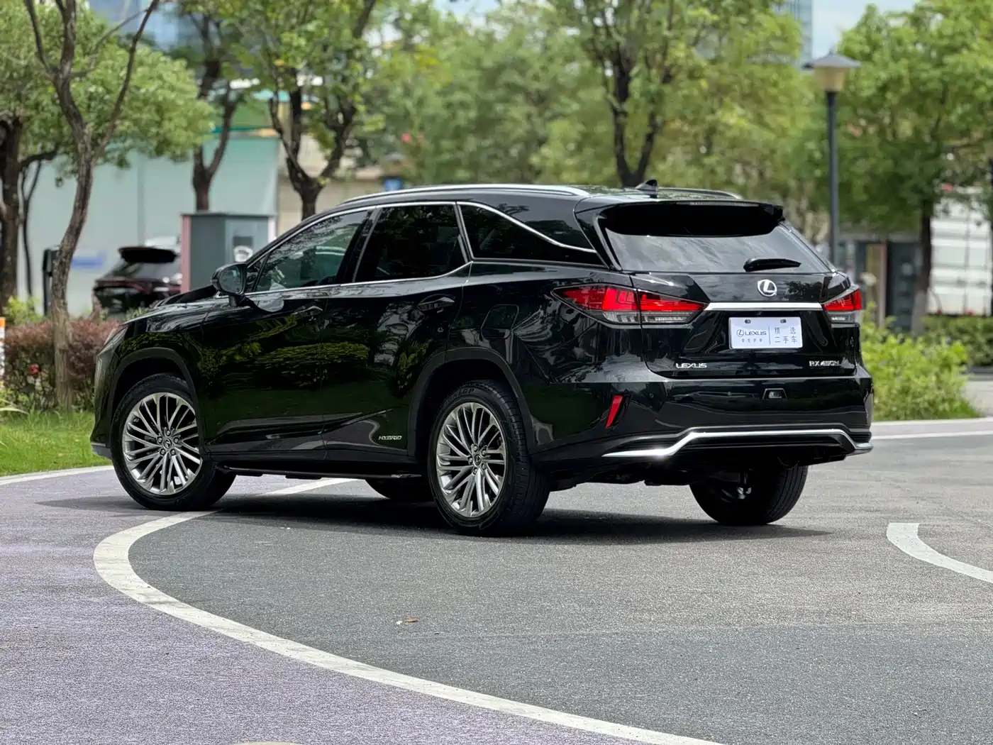 Photo 4 - Lexus RX