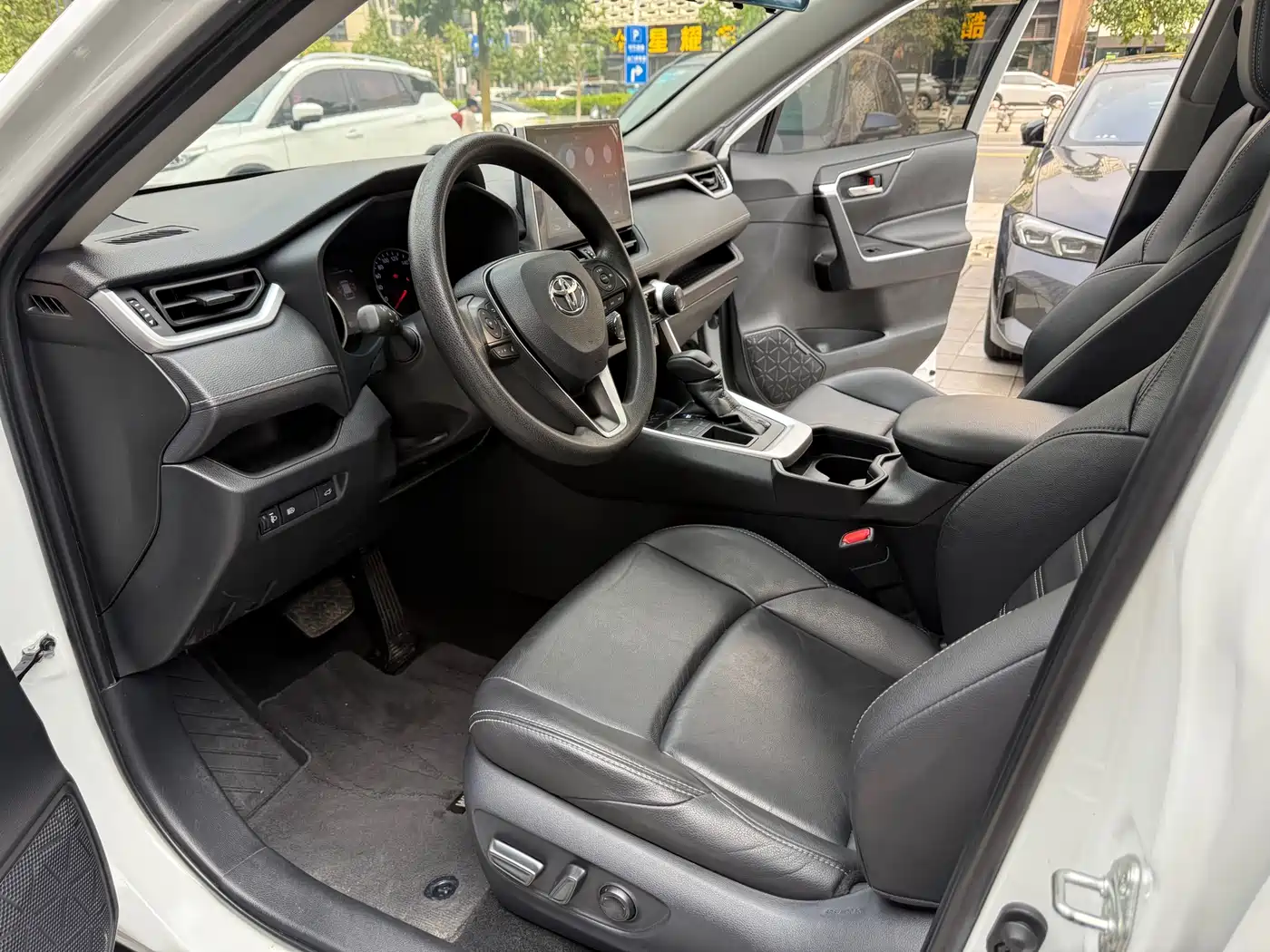 Toyota Wildlander 2021 2.0L CVT 2WD Luxury Edition фото 7
