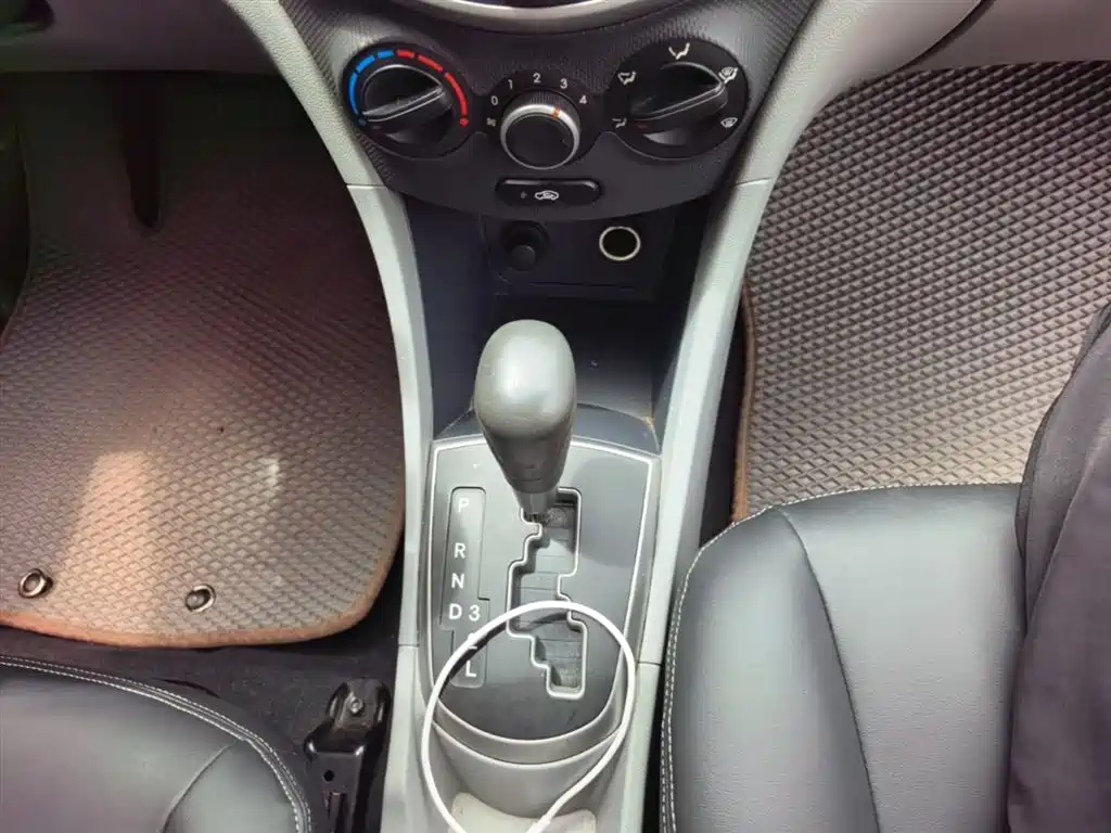 HYUNDAI RENA