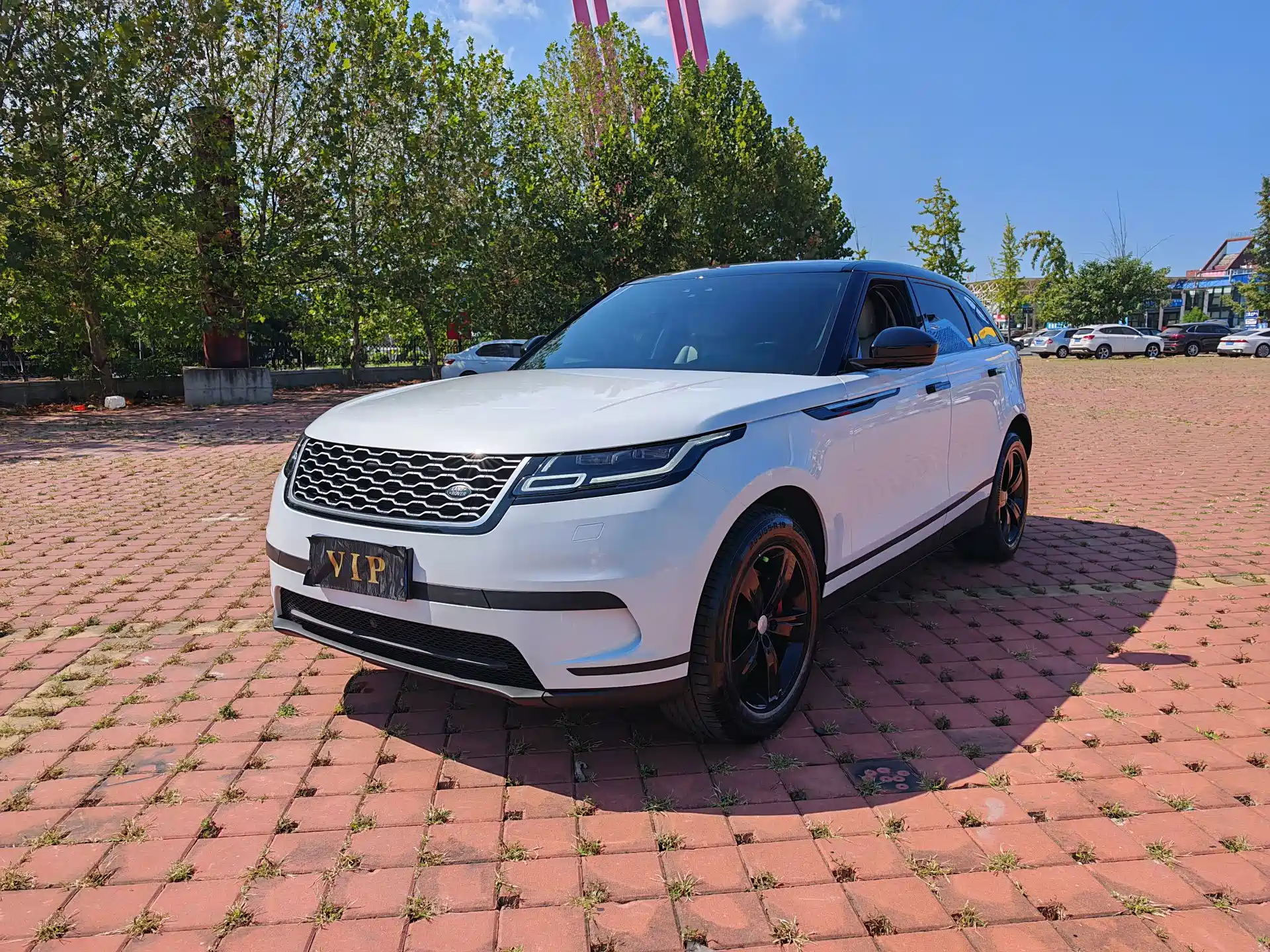 Фото 1 - Land Rover Range Rover Velar