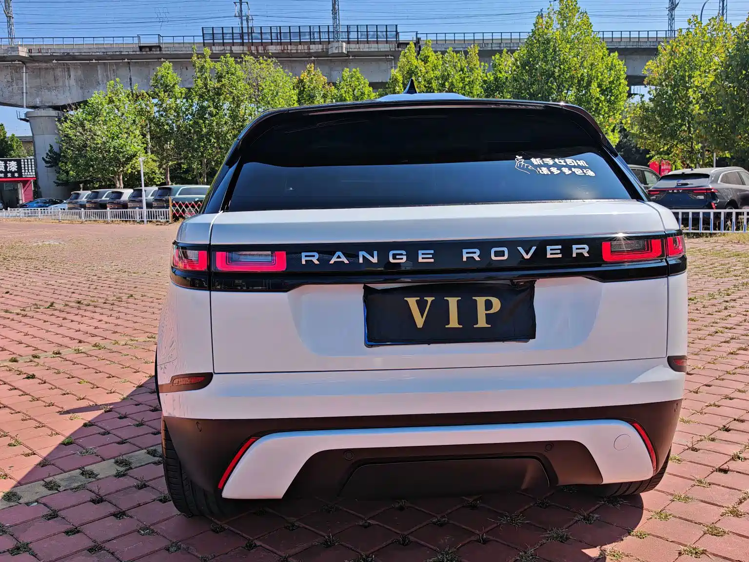 Фото 8 - Land Rover Range Rover Velar