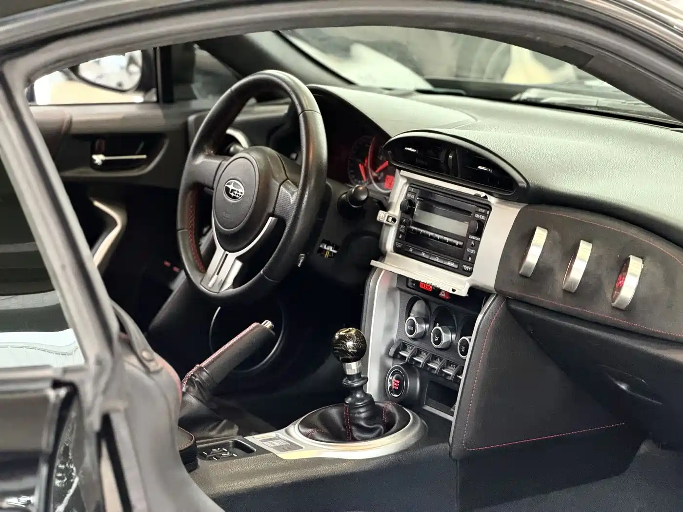 Subaru BRZ 2015 2.0i Manual фото 10