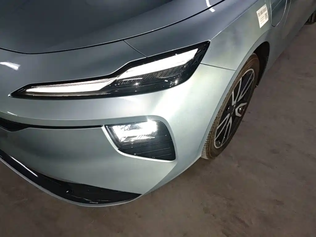 Фото 24 - Roewe D6