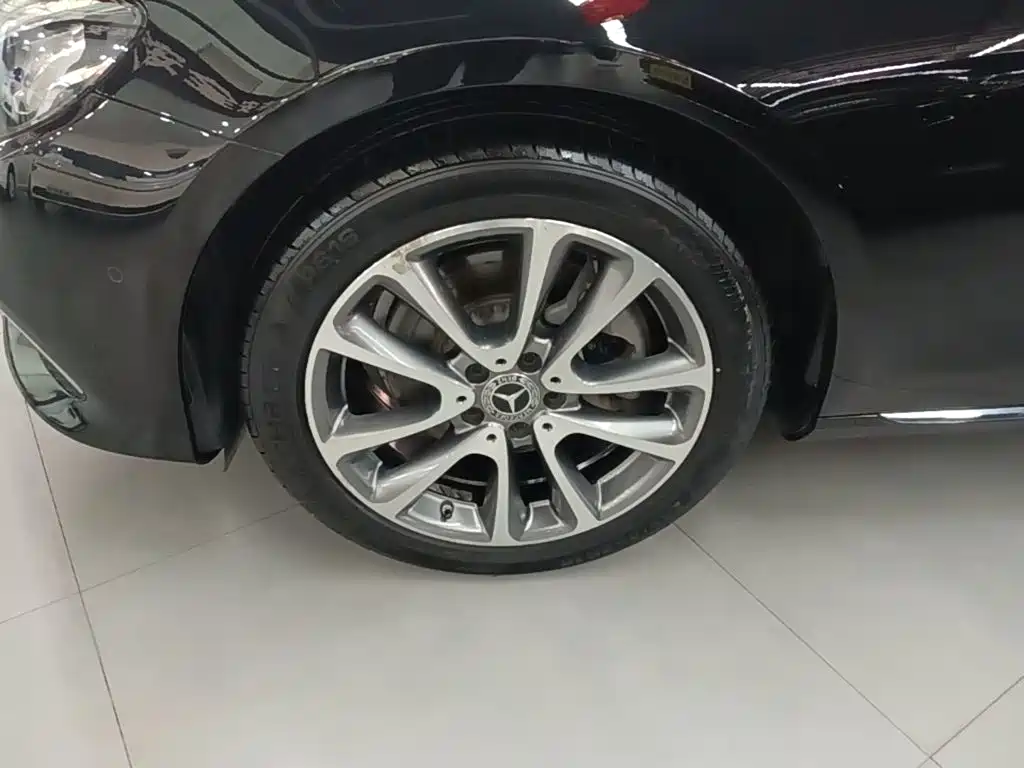 Фото 23 - Mercedes-Benz E-Class