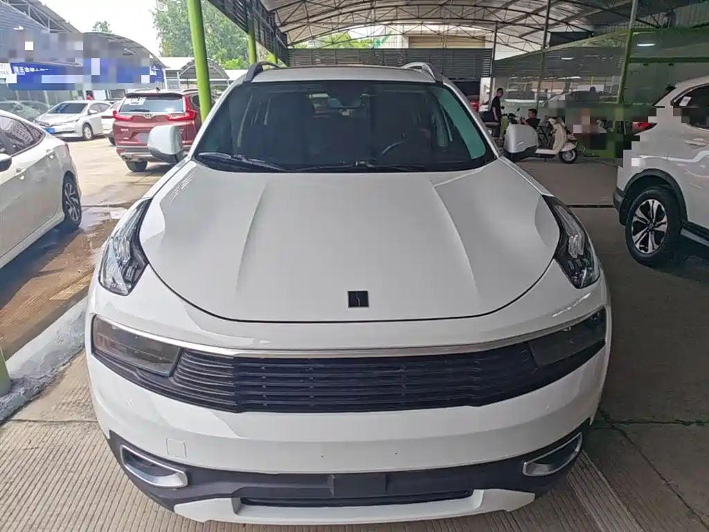 Lynk & Co 01 2017 2.0T 2WD фото 3