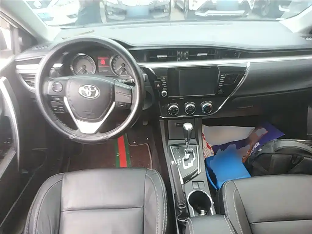 Toyota Corolla 2014 1.6L CVT GL-i Leather Edition фото 10