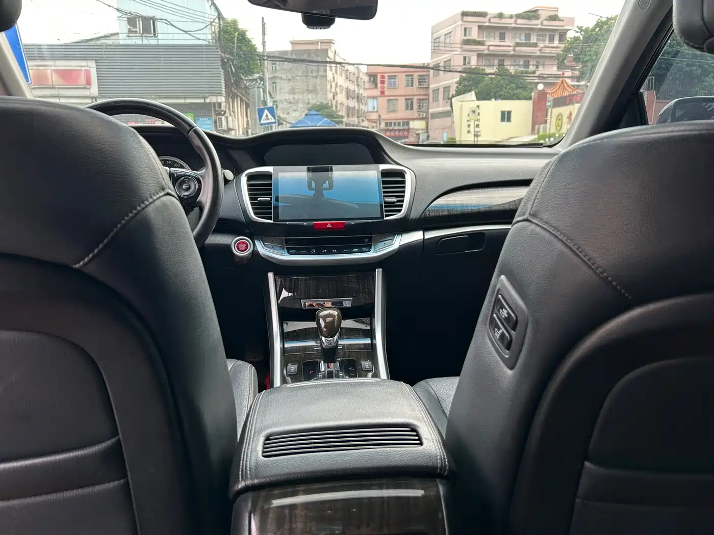 Фото 9 - Honda Accord