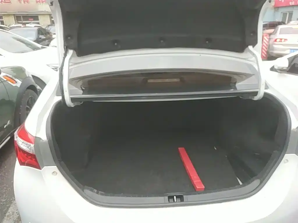 Toyota Corolla 2014 1.6L CVT GL-i Leather Edition фото 19