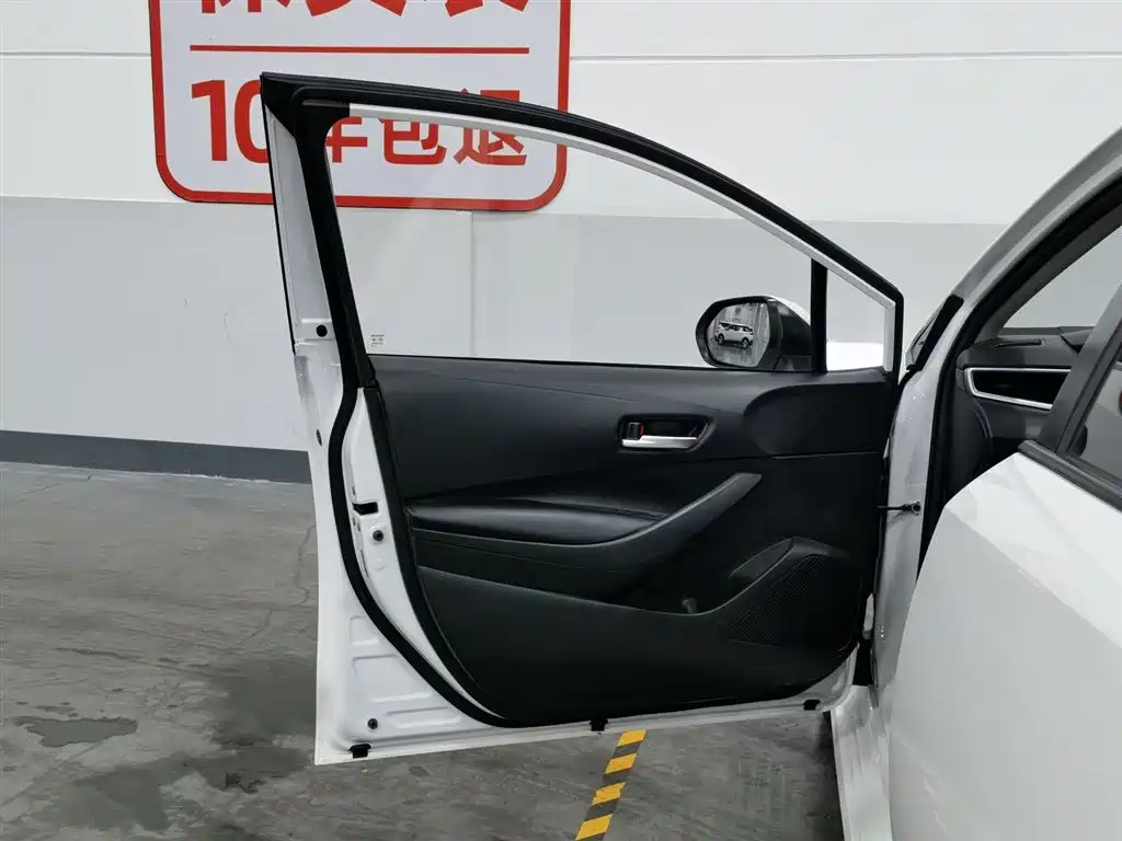 Toyota Corolla 2019 1.2T S-CVT GL Pioneer Edition фото 8