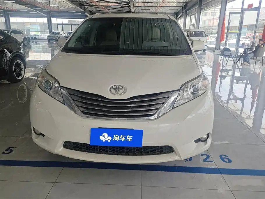 Toyota Sienna 2005 Model 3.3 XLE фото 2