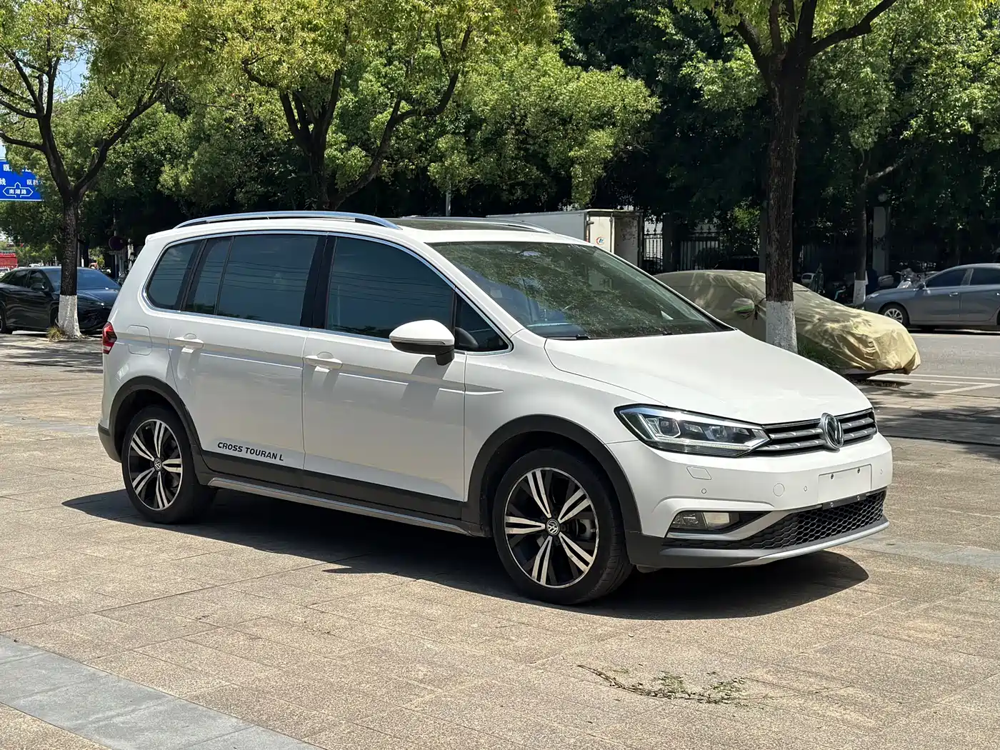 Volkswagen Touran 2018 Touran L 280TSI DSG Cross Edition 6-seater China VI фото 3