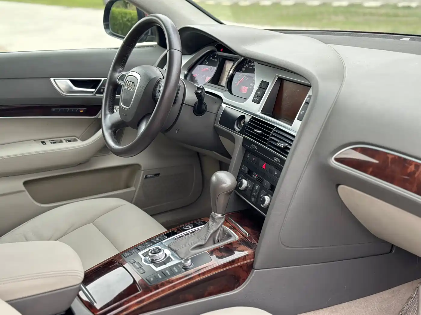 Audi A6L 2010 2.4L Comfort фото 11