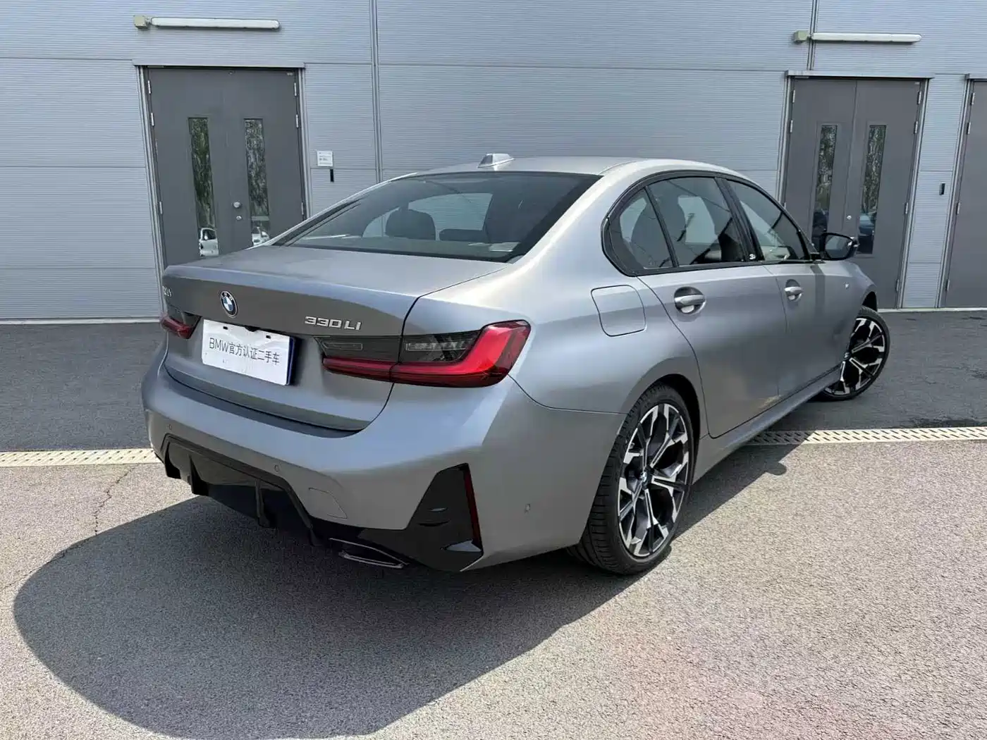 BMW 3 Series 2025 330Li 50th Anniversary Limited Edition фото 9