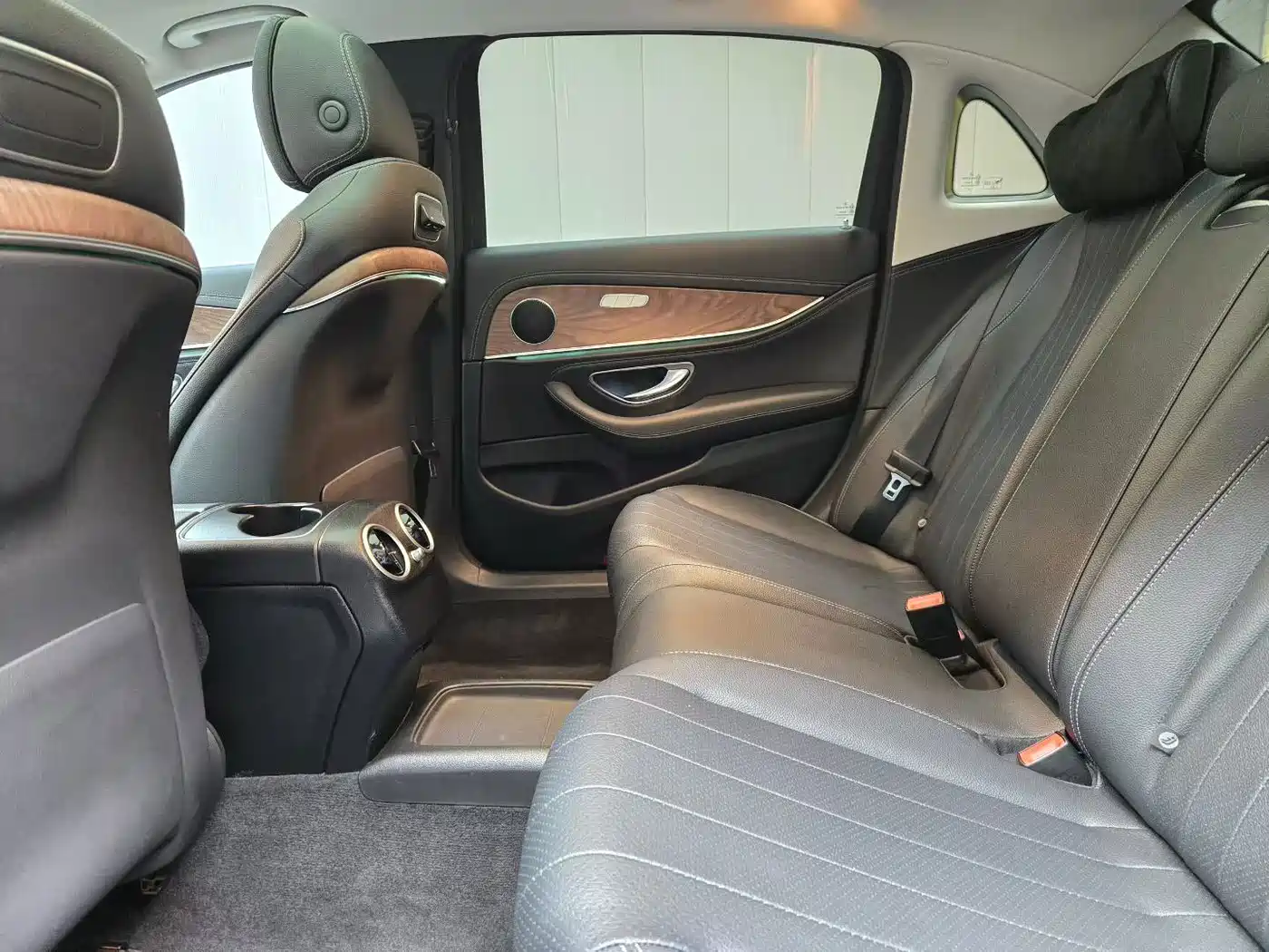 Mercedes-Benz E-Class 2019 E 300 L Fashion фото 9
