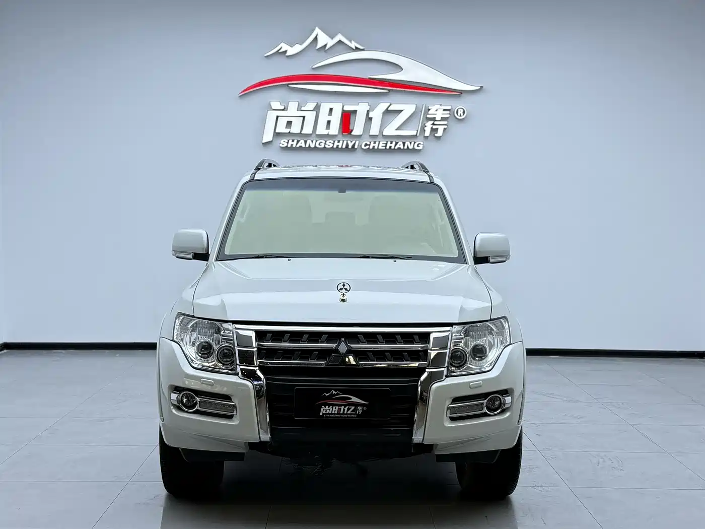 Mitsubishi Pajero (Import) 2018 3.0L Automatic Luxury Edition фото 2