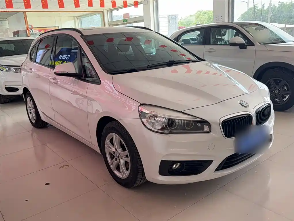BMW 2 Series Touring 2016 218i Leading фото 4