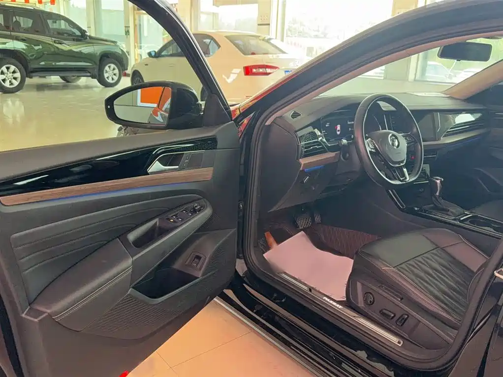 Volkswagen Passat 2019 330TSI Luxury Edition China VI фото 10