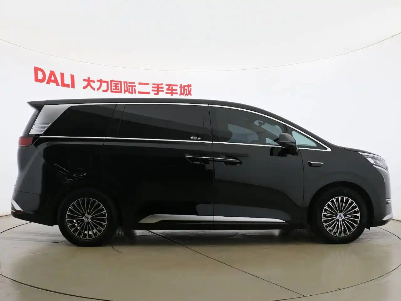 Denza D9 2026 2025 DM-i Smart Drive Edition 1020 AWD Premium