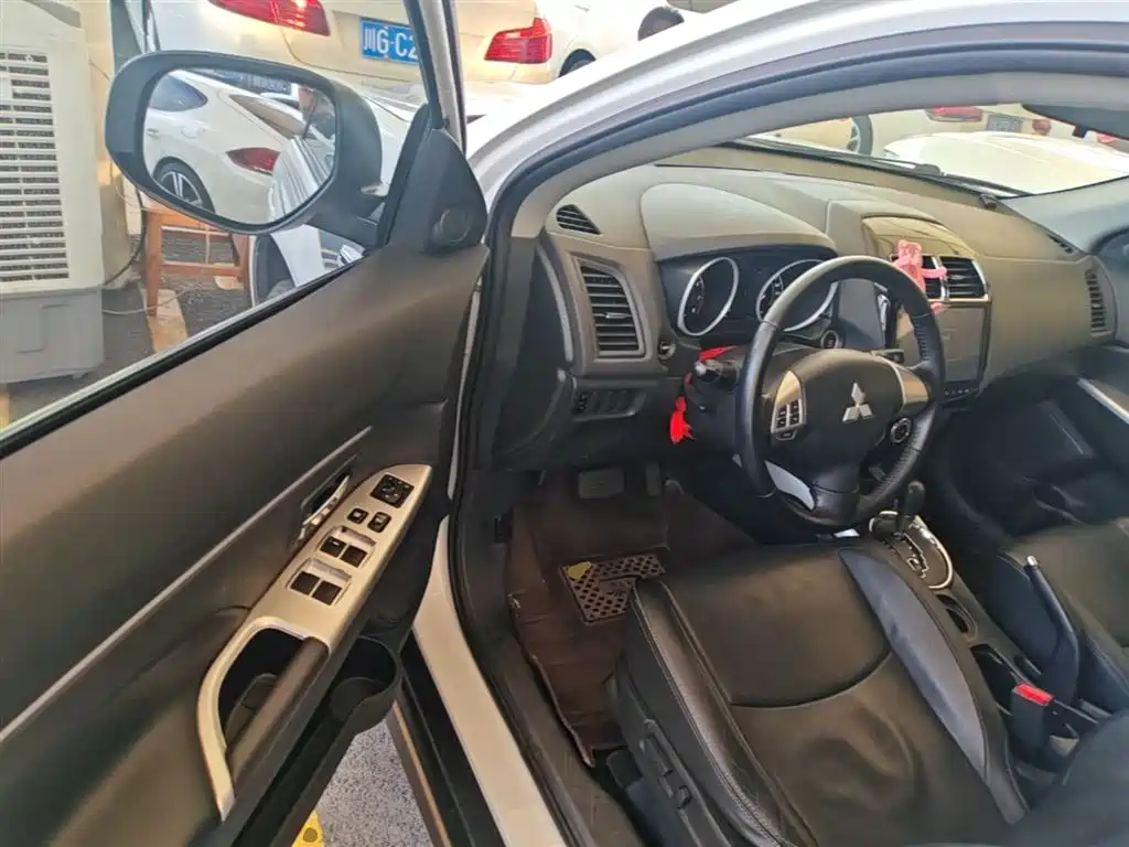 Mitsubishi ASX 2016 2.0L CVT 2WD Navigation Edition фото 16