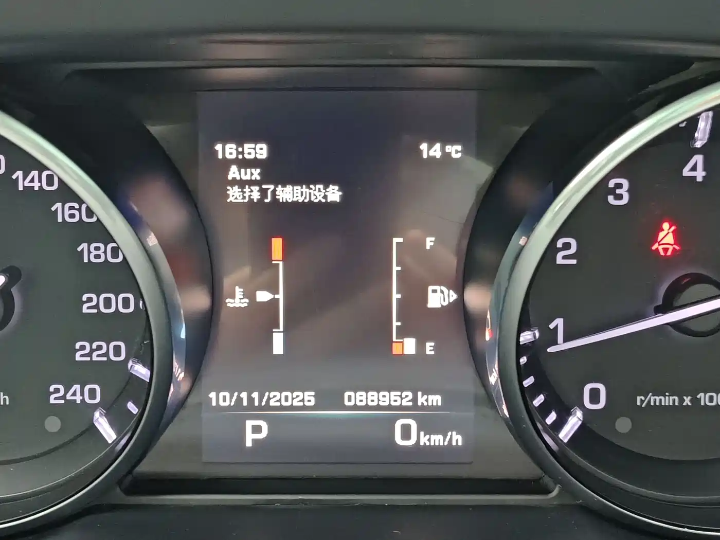 Land Rover Discovery Sport 2016 2.0T HSE фото 7