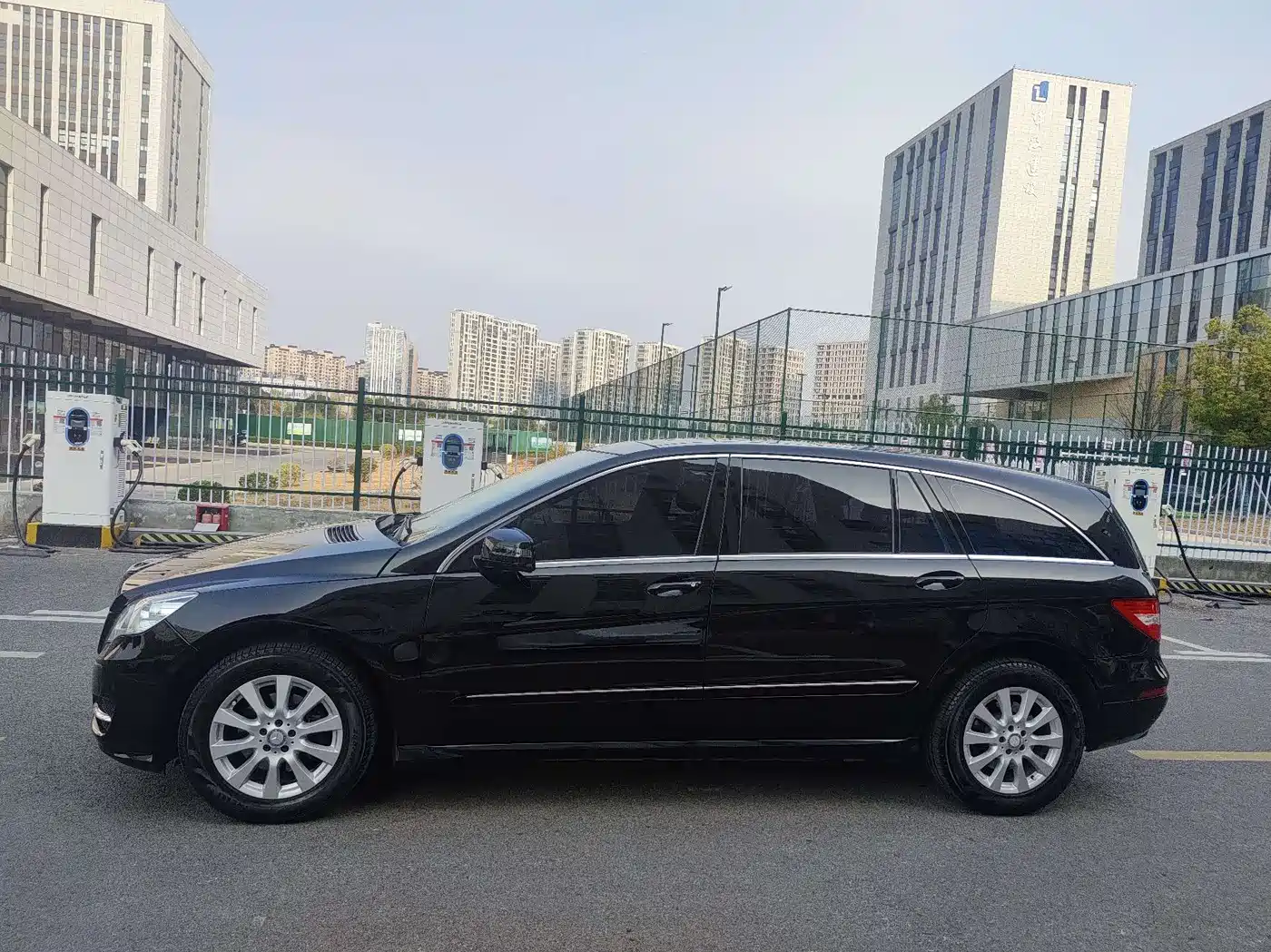 Mercedes-Benz R-Class 2017 R 320 4MATIC Business Collector's Edition фото 2