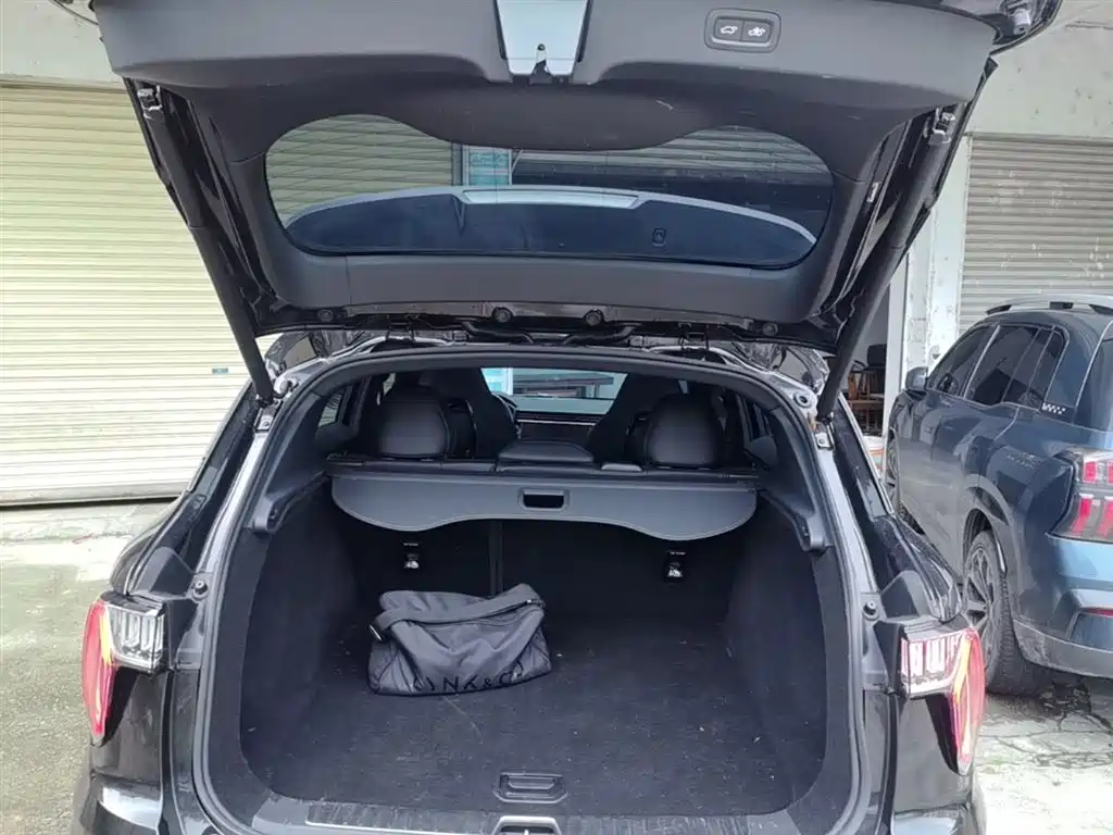 Lynk & Co 01 EM-P 2022 1.5TD PHEV Plus фото 15