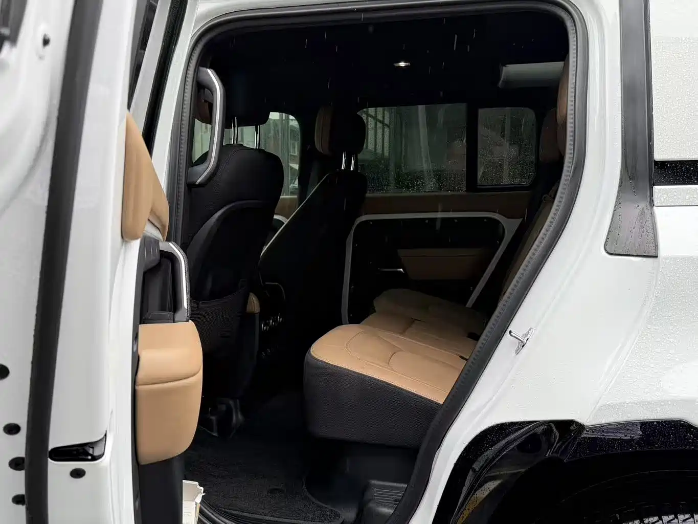 Land Rover Defender 2025 110 3.0T P400 -Dynamic HSE фото 5