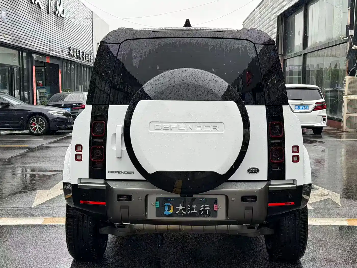 Land Rover Defender 2025 110 3.0T P400 -Dynamic HSE фото 12