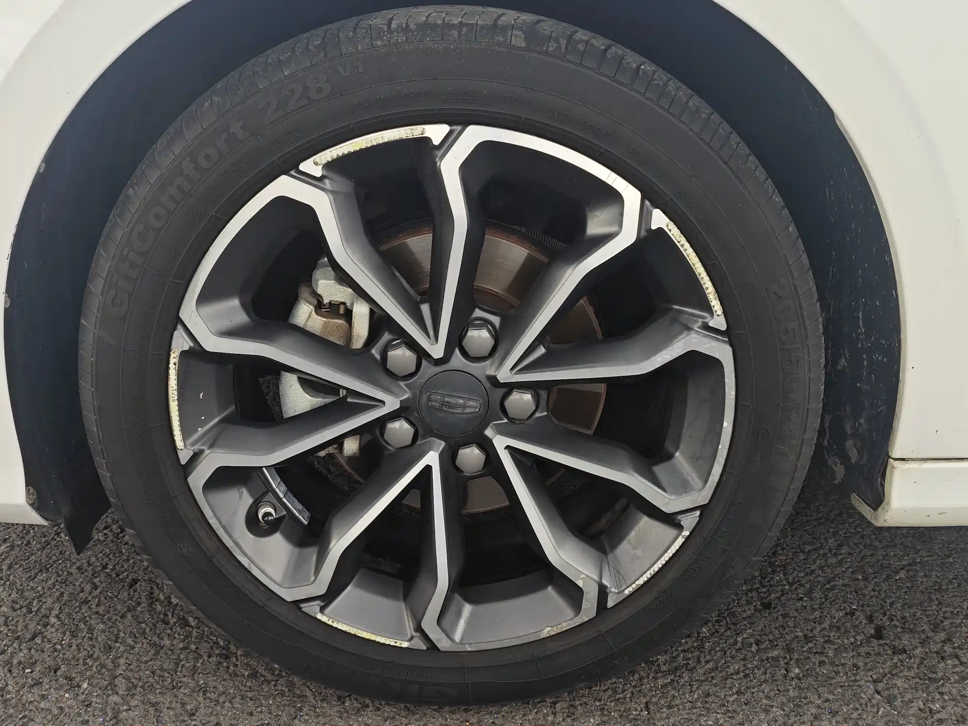 Фото 23 - Geely Binrui