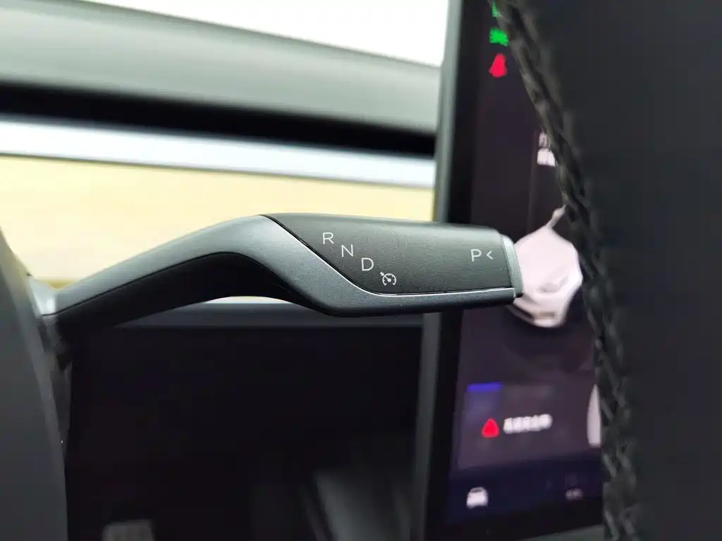 Фото 13 - Tesla Model Y