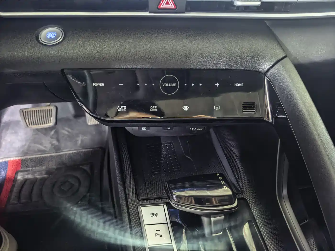 Hyundai Elantra 2022 1.5L CVT LUX Premium Edition фото 7