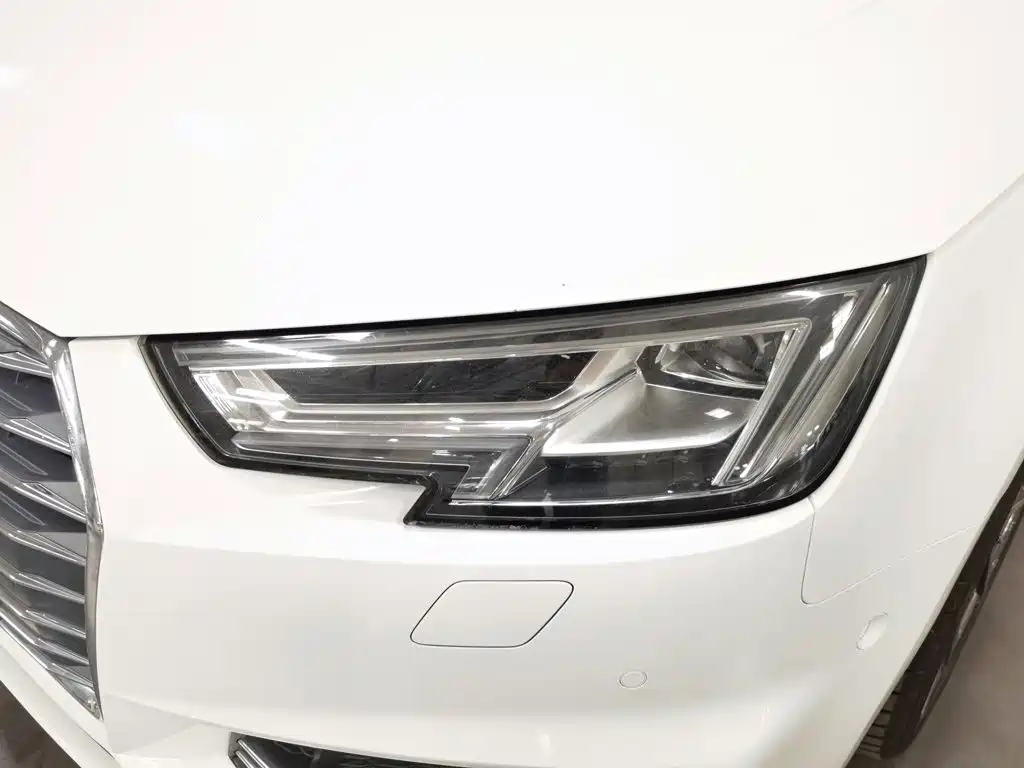 Photo 7 - Audi A4L