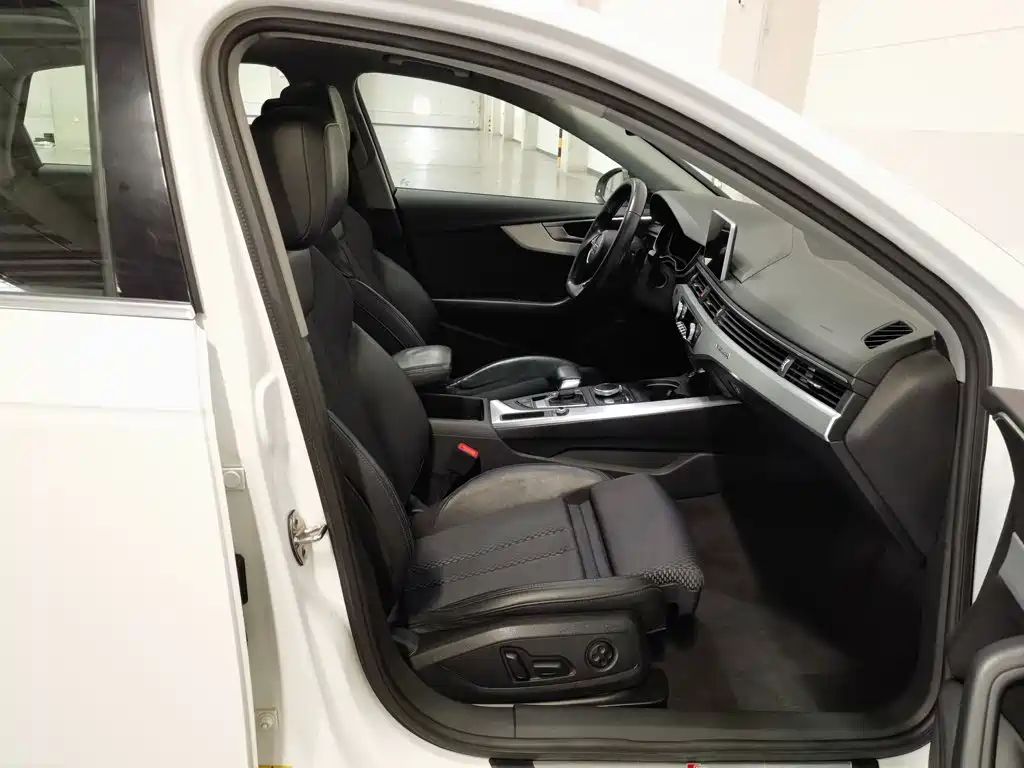 Photo 23 - Audi A4L