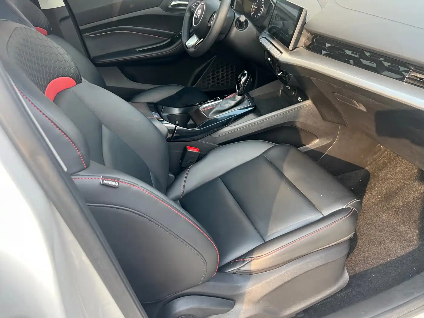 MG MG5 2021 2021 Model 180DVVT CVT Youth Luxury Edition